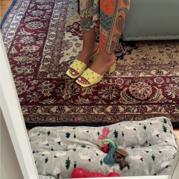 Heels - Picture 4 of 6